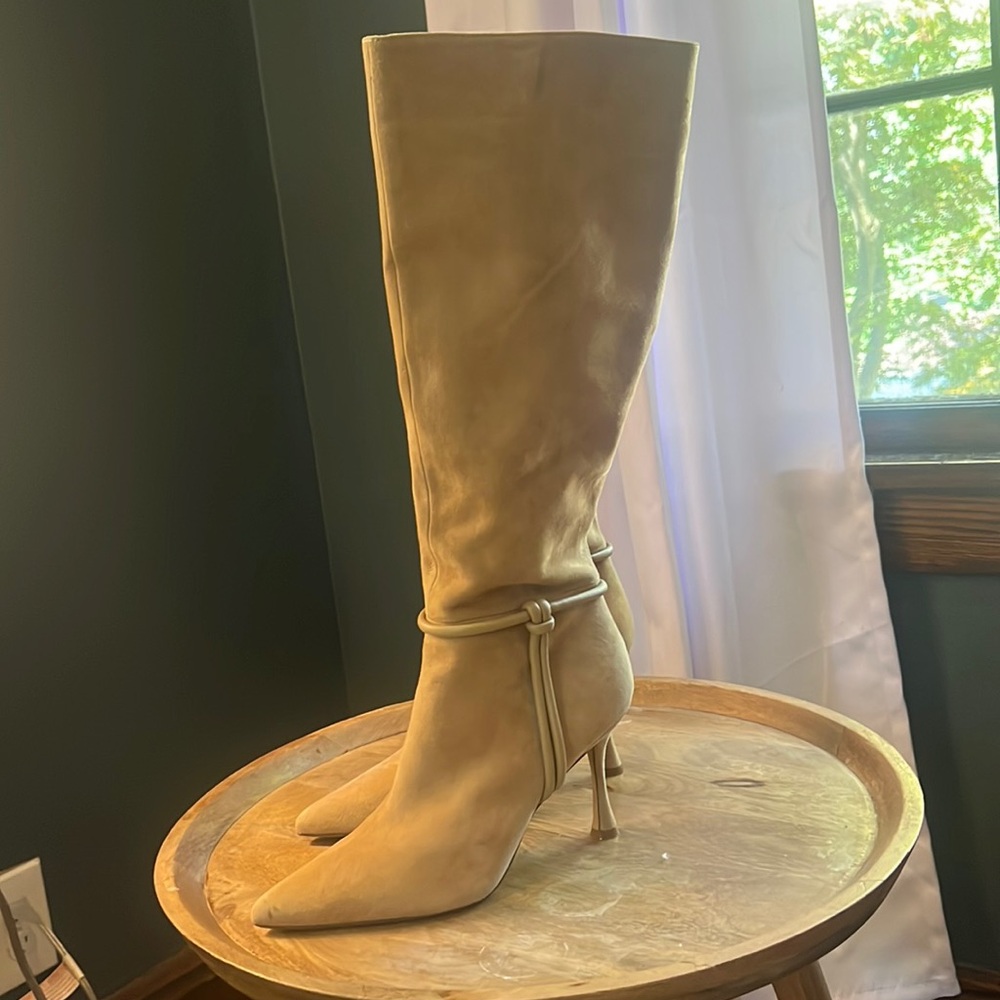 Vince Camuto size 9 NWT suede boots
